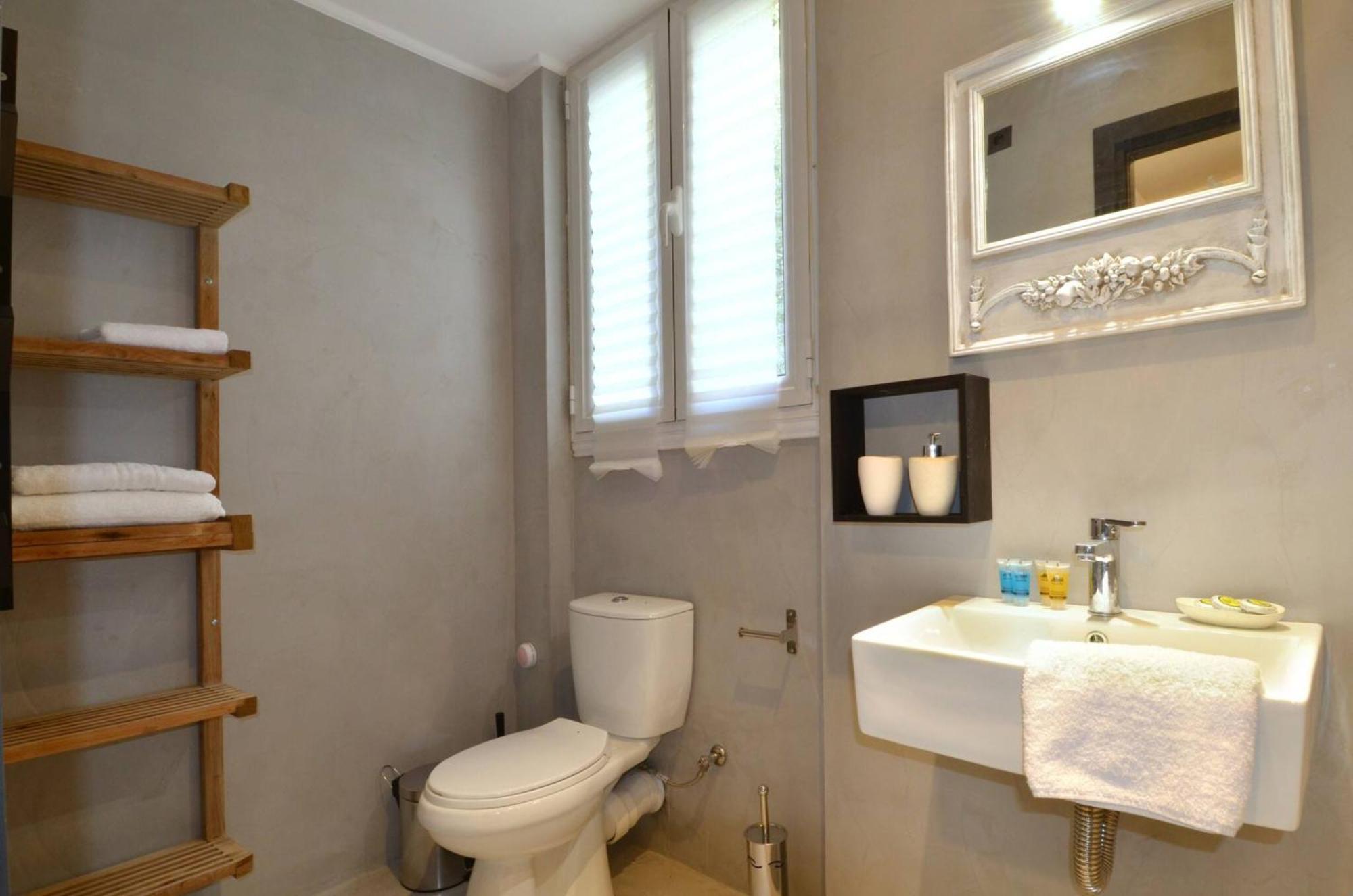 A Modern Rustic Cosy Apartment At The Foot Of Mount Lycabettus Athens Exterior photo